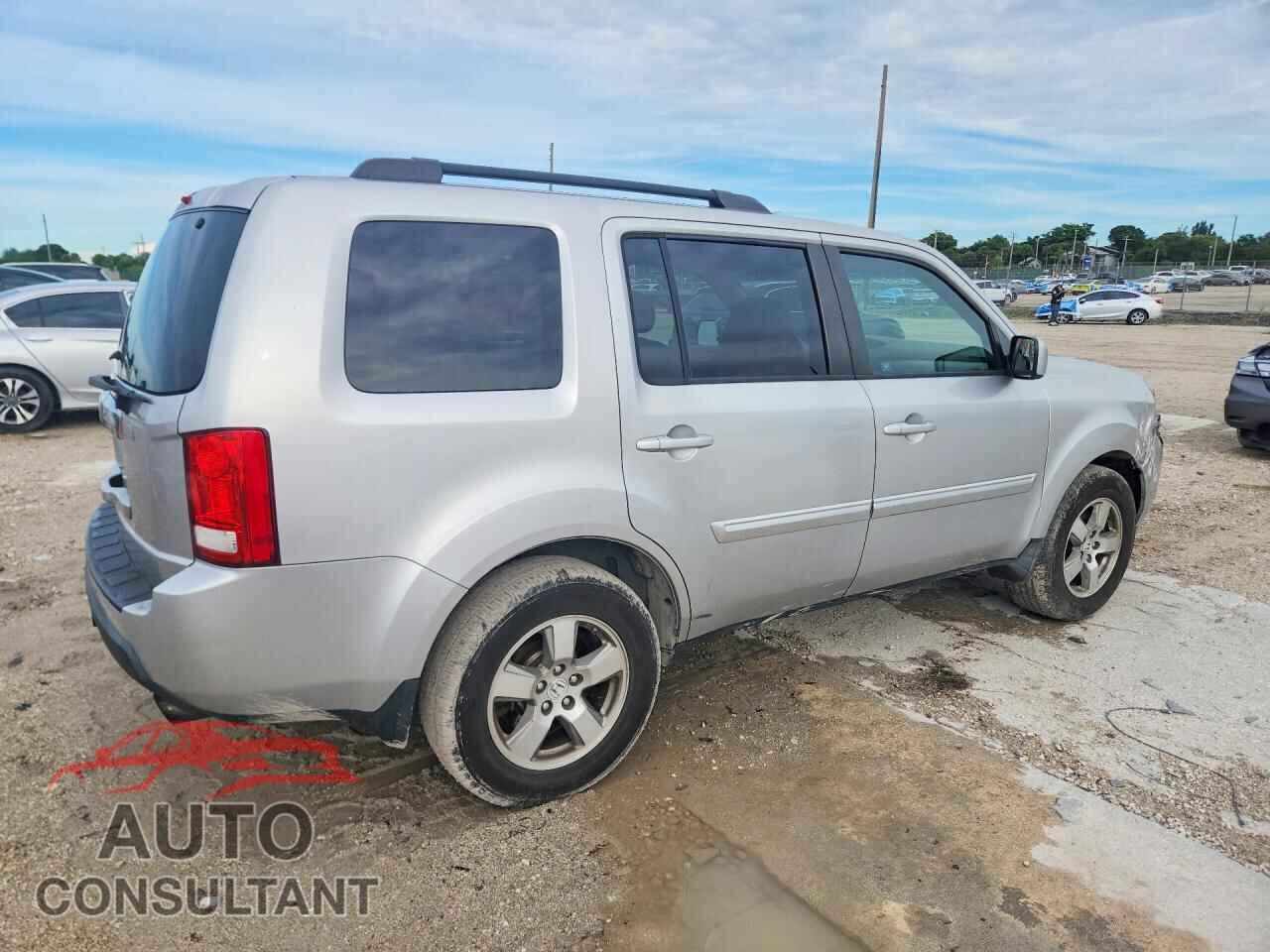 HONDA PILOT 2011 - 5FNYF3H5XBB023714