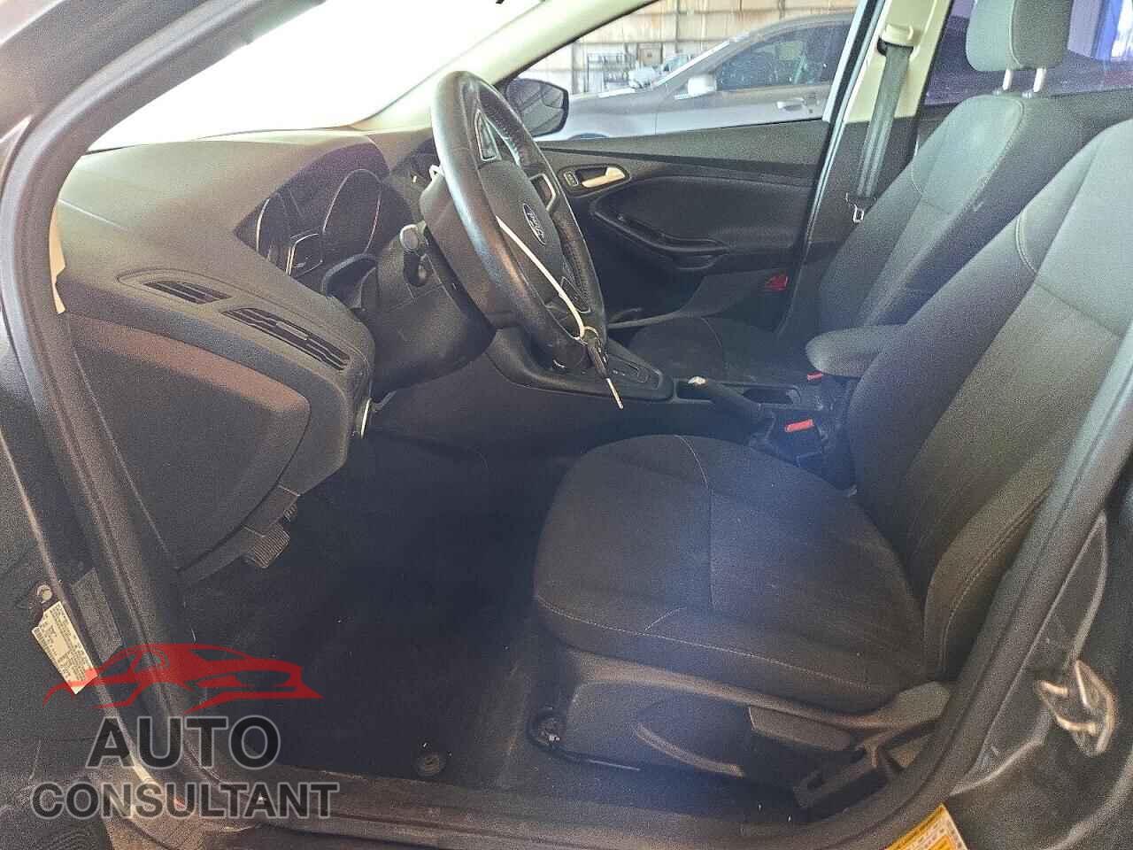 FORD FOCUS 2017 - 1FADP3F20HL210850