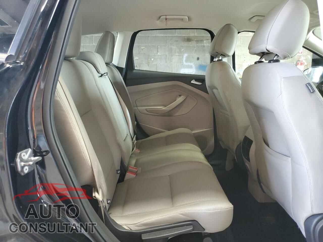 FORD ESCAPE 2017 - 1FMCU0GD3HUC06200