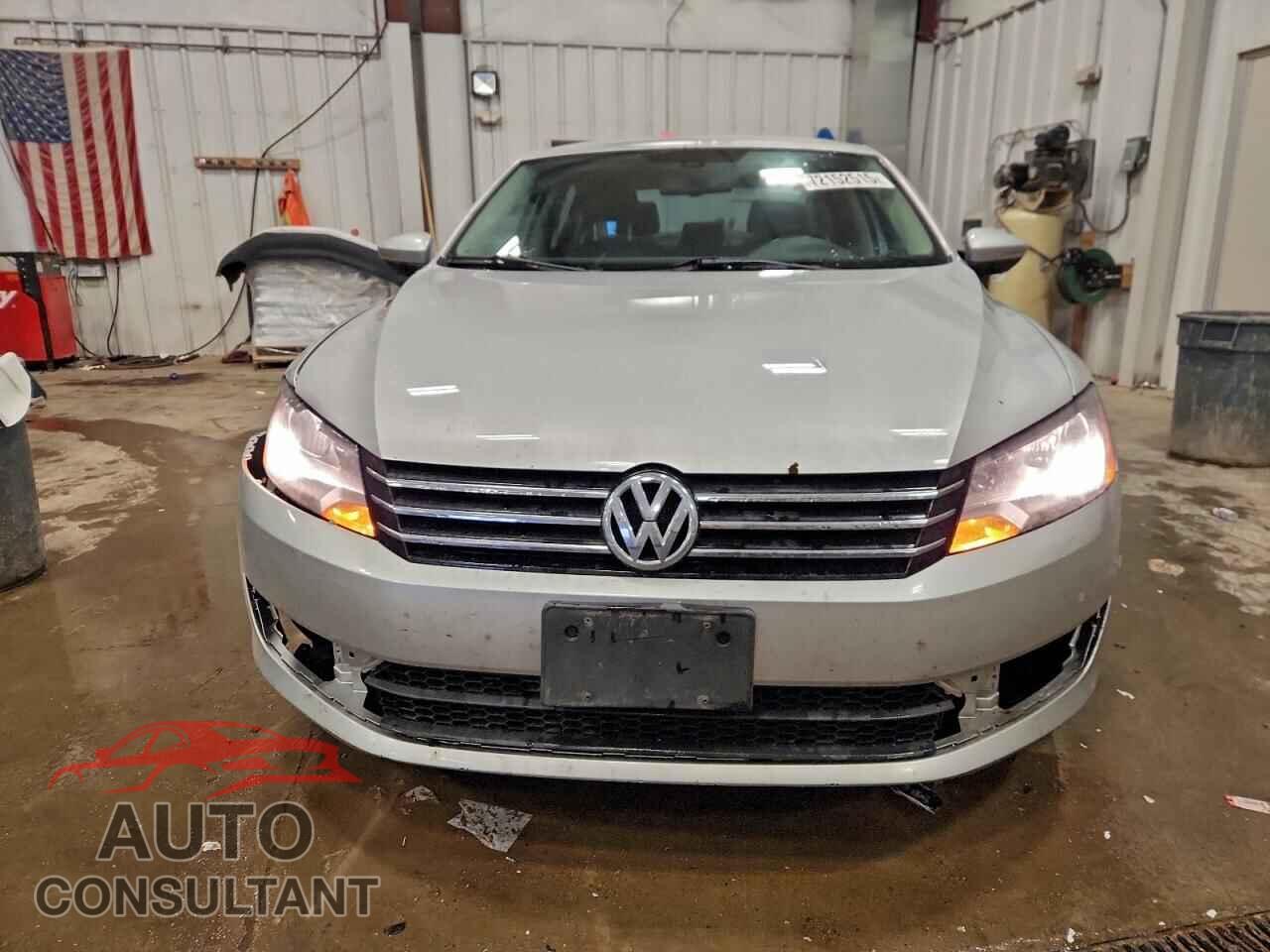 VOLKSWAGEN PASSAT 2012 - 1VWBP7A33CC005473