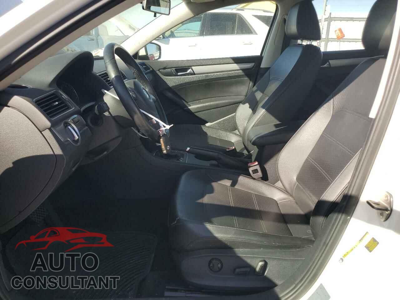VOLKSWAGEN PASSAT 2014 - 1VWAT7A34EC064784