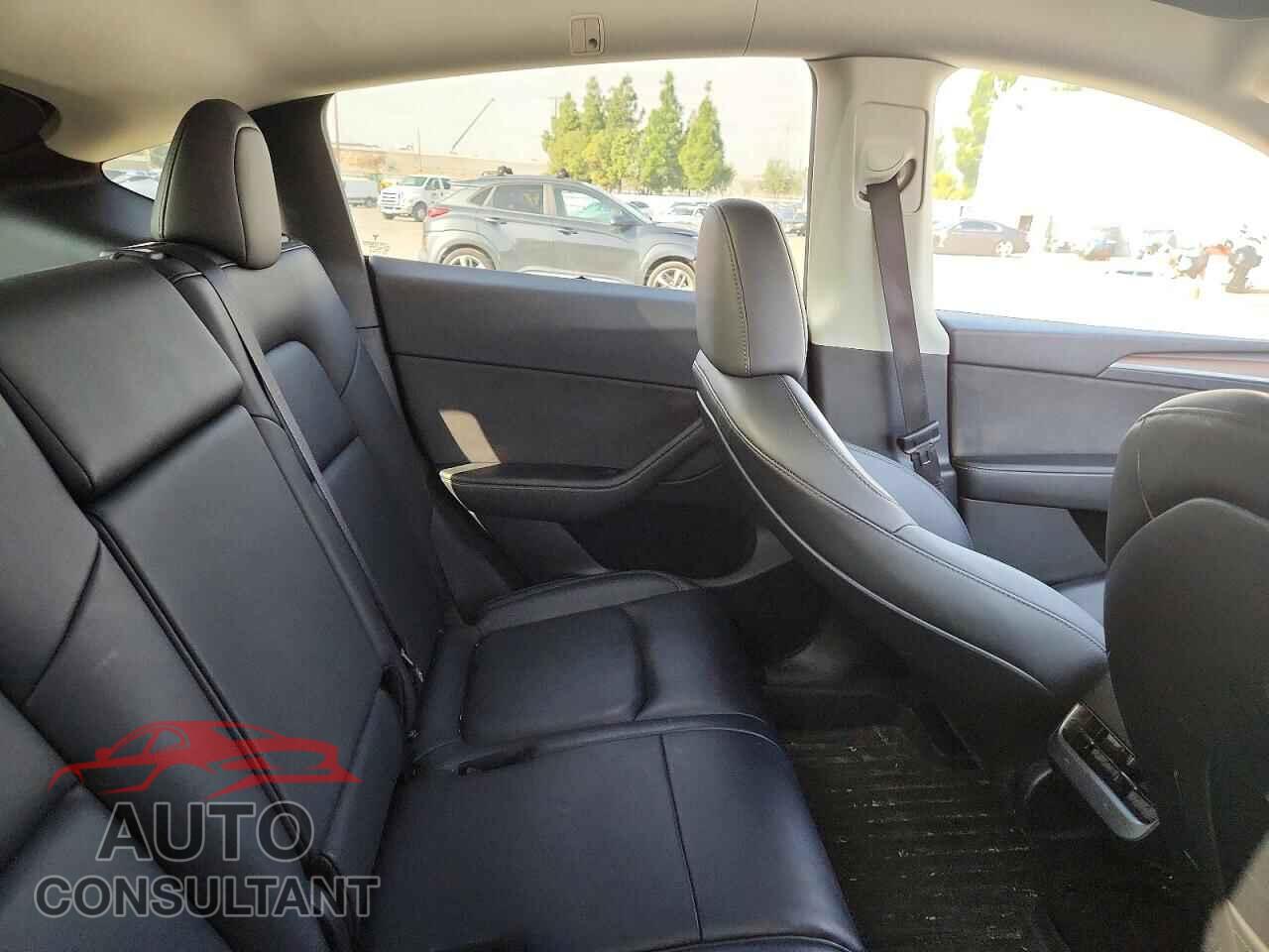 TESLA MODEL Y 2024 - 7SAYGAEE3RF002092