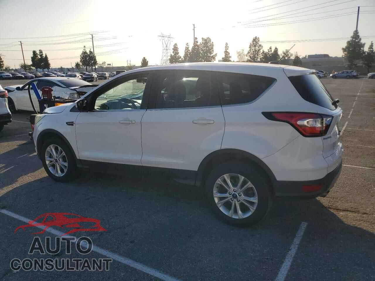 FORD ESCAPE 2017 - 1FMCU0G9XHUC96800