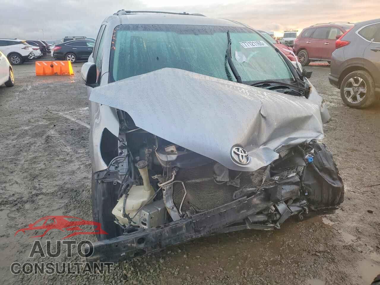 TOYOTA SIENNA 2013 - 5TDXK3DC8DS314304