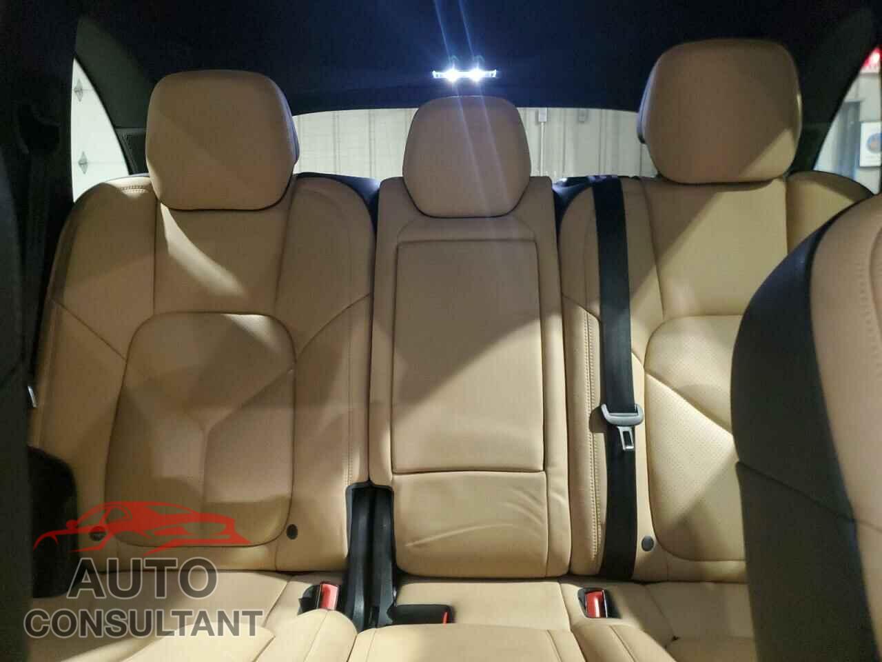 PORSCHE CAYENNE 2016 - WP1AA2A2XGLA10975