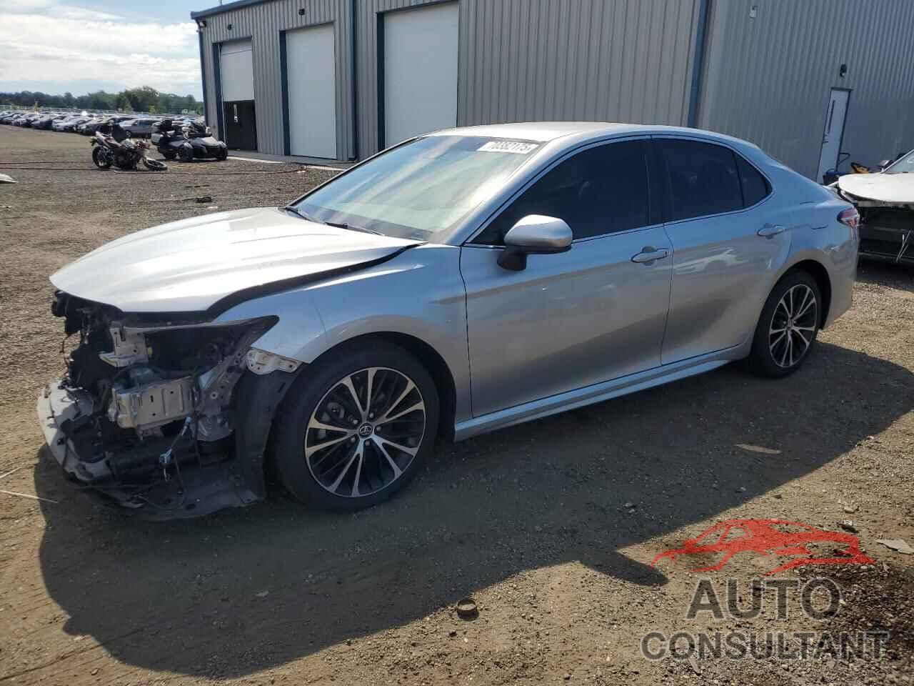 TOYOTA CAMRY 2018 - 4T1B11HK0JU004735