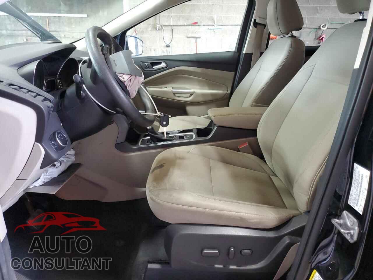 FORD ESCAPE 2017 - 1FMCU0GD3HUC06200