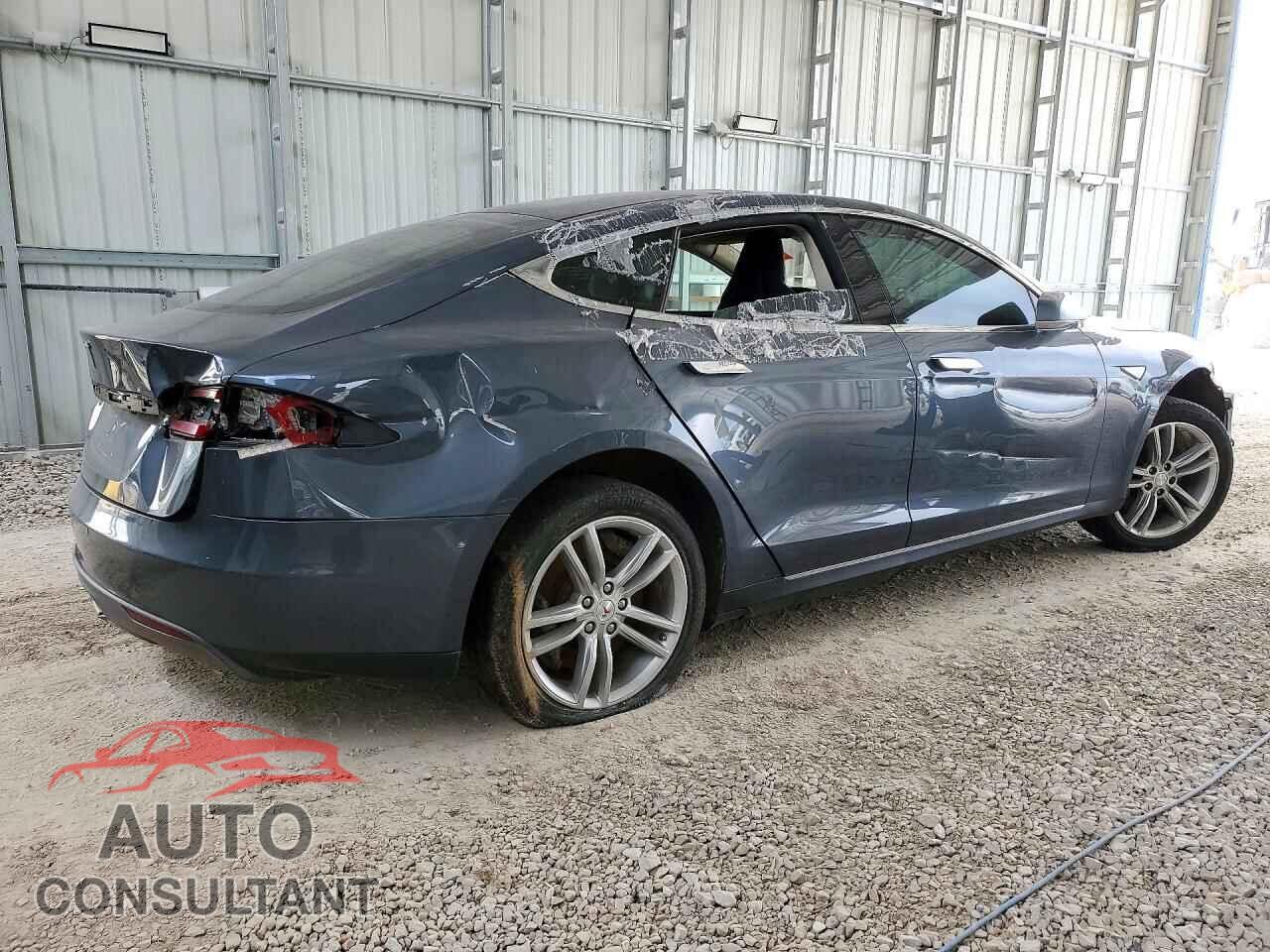 TESLA MODEL S 2013 - 5YJSA1CN9DFP27695