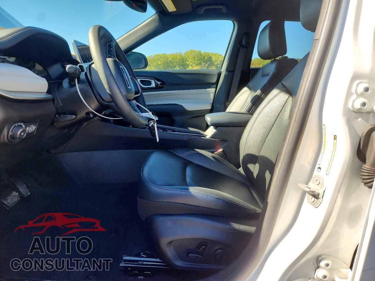 JEEP COMPASS 2025 - 3C4NJDCN8ST598023