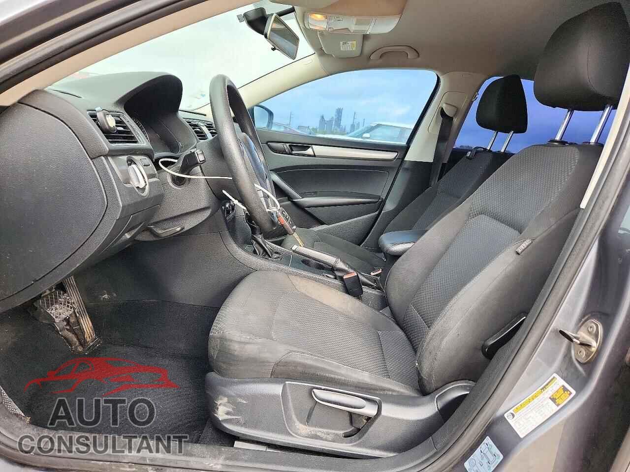 VOLKSWAGEN PASSAT 2014 - 1VWAP7A33EC016519