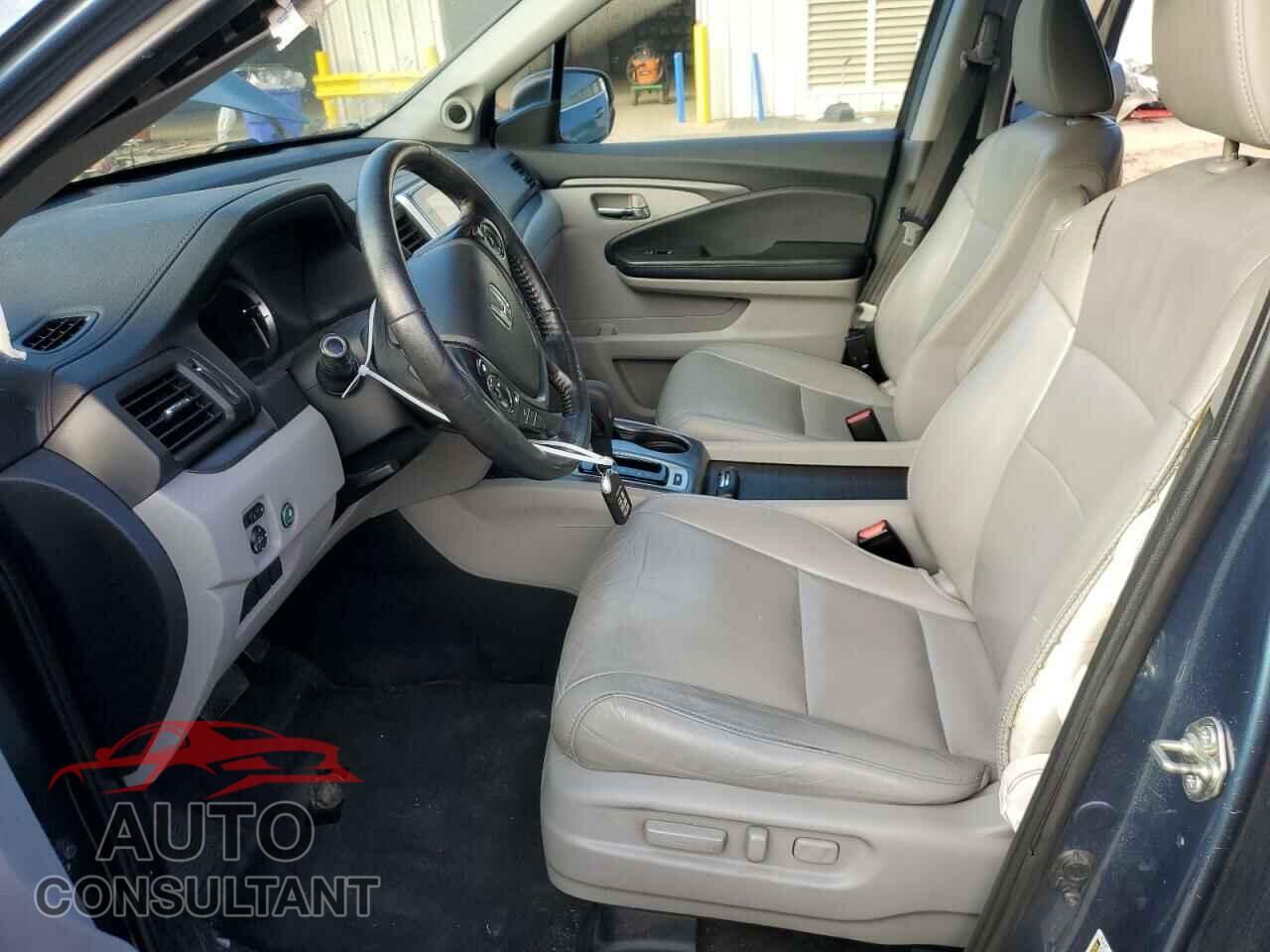 HONDA PILOT 2017 - 5FNYF5H5XHB011969