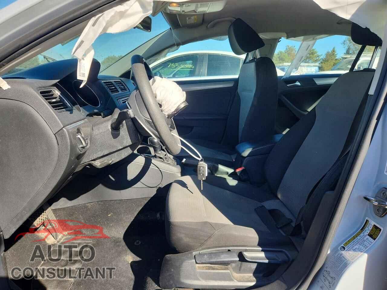 VOLKSWAGEN JETTA 2017 - 3VW2B7AJ0HM327765
