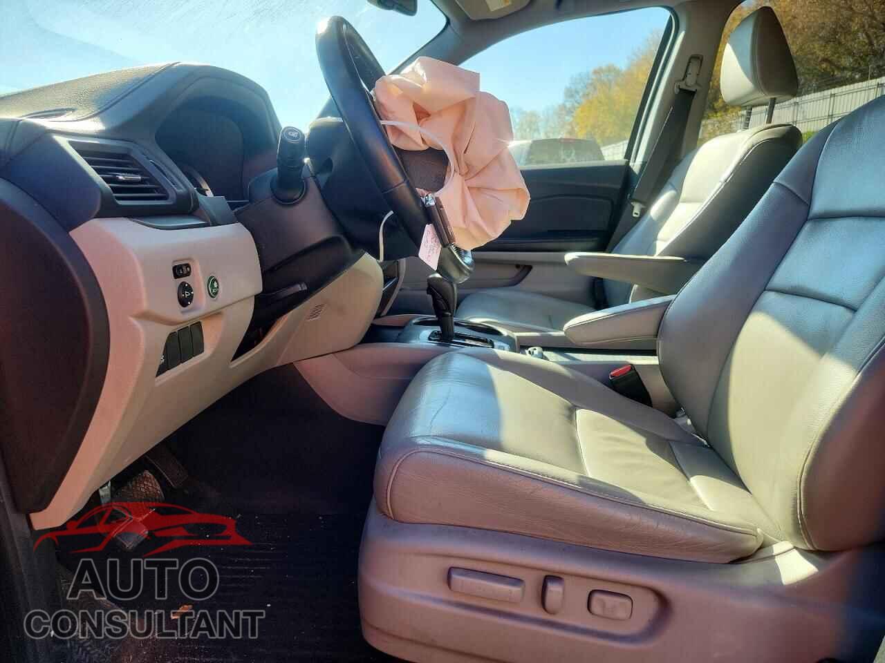 HONDA PILOT 2018 - 5FNYF6H52JB008432