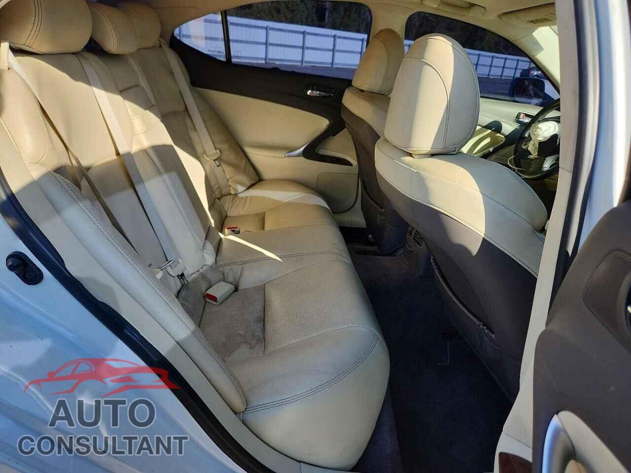 LEXUS IS 2011 - JTHCF5C20B5048978