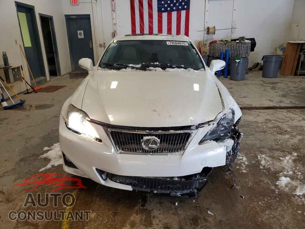 LEXUS IS 2013 - JTHCF5C24D5062109