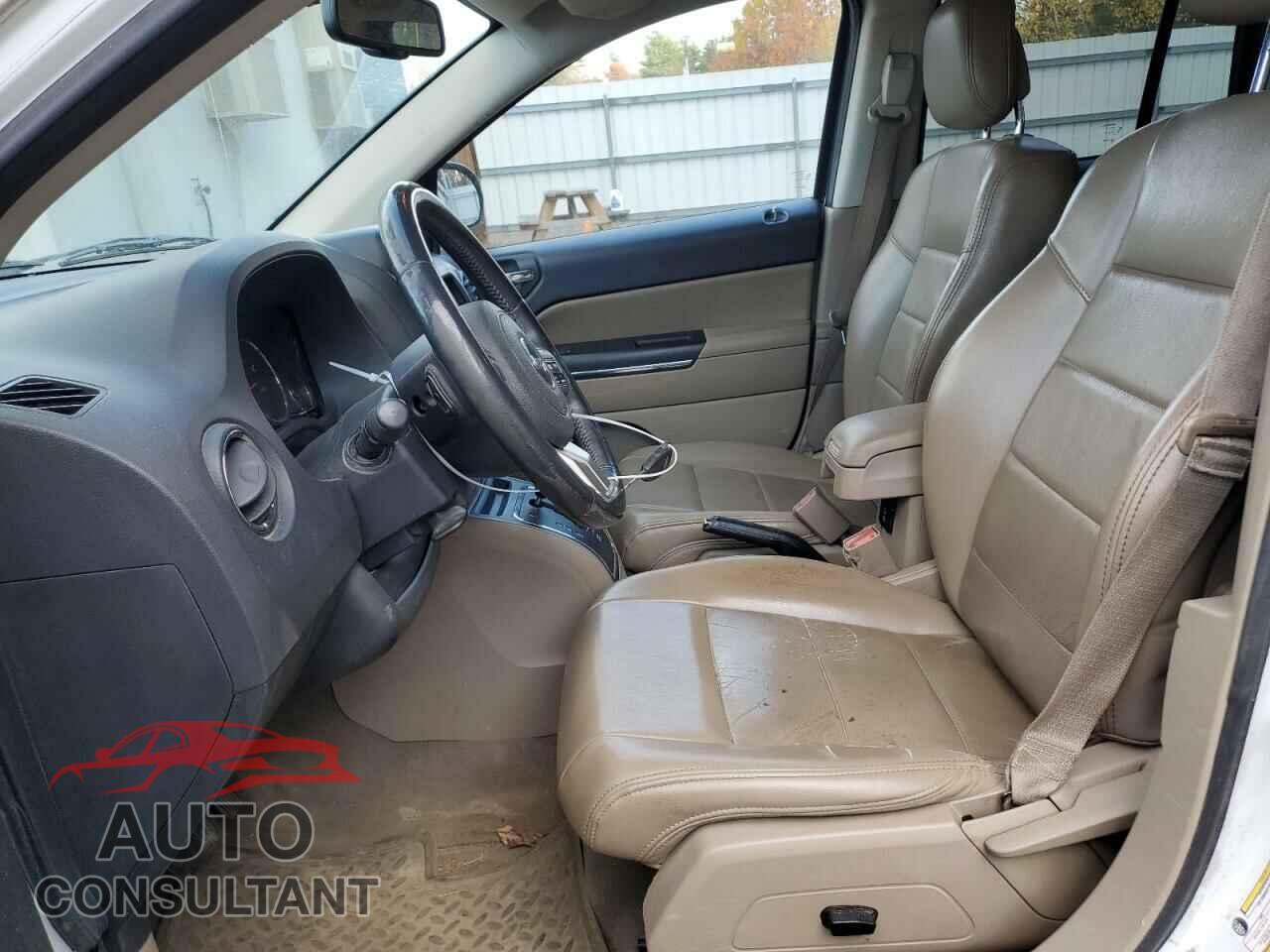 JEEP COMPASS 2011 - 1J4NF5FB2BD275434