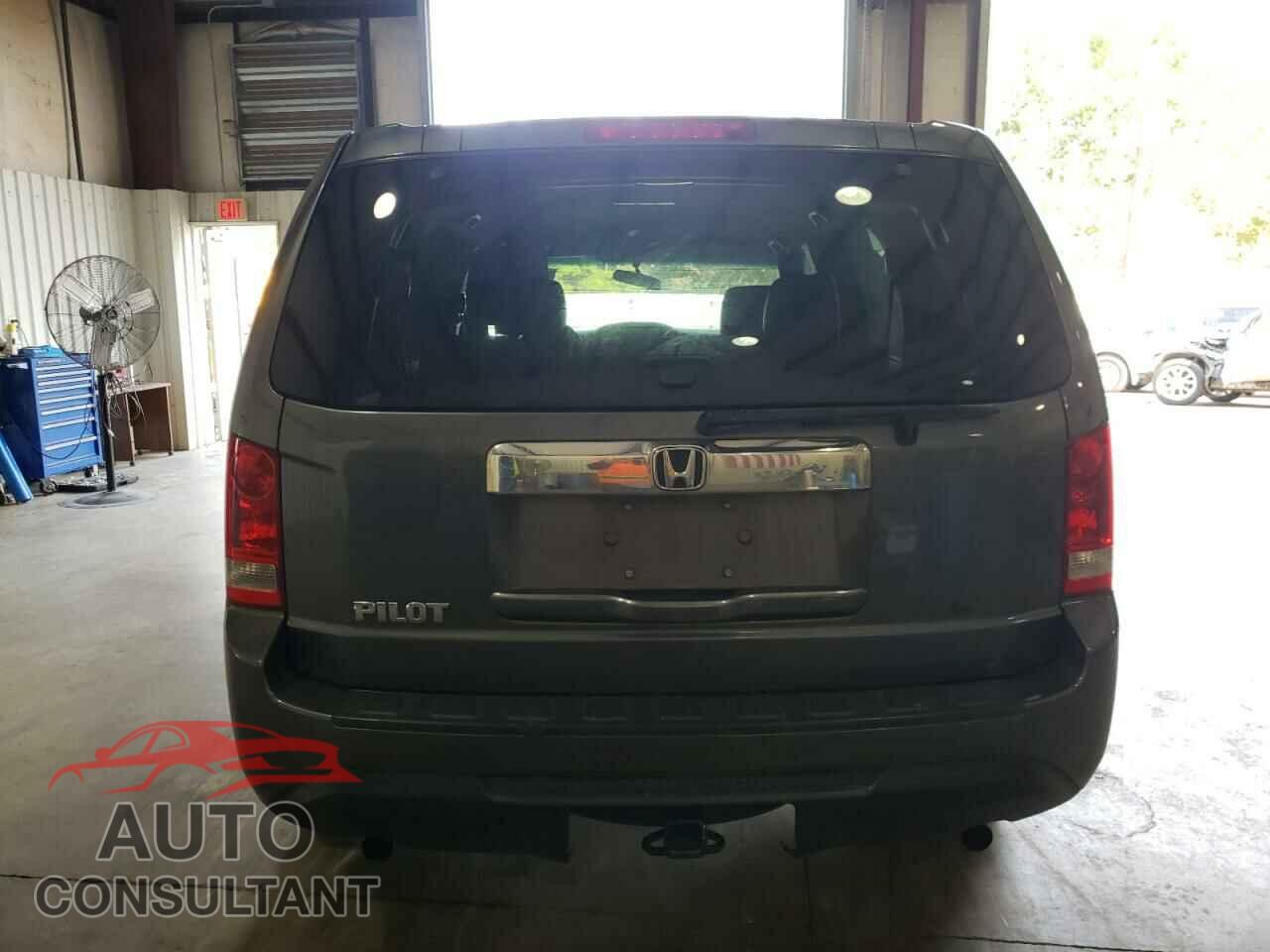 HONDA PILOT 2015 - 5FNYF3H25FB011532