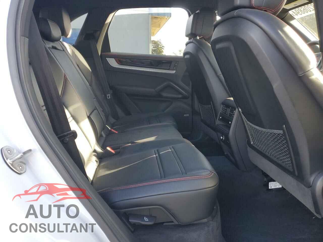 PORSCHE CAYENNE 2024 - WP1AA2AY6RDA06519