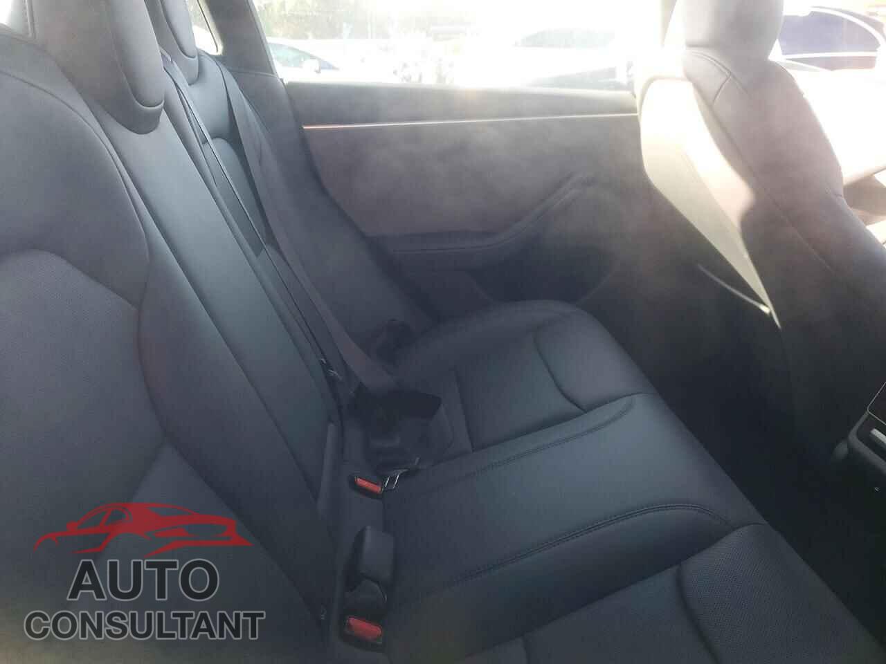 TESLA MODEL 3 2025 - 5YJ3E1EA8SF965232