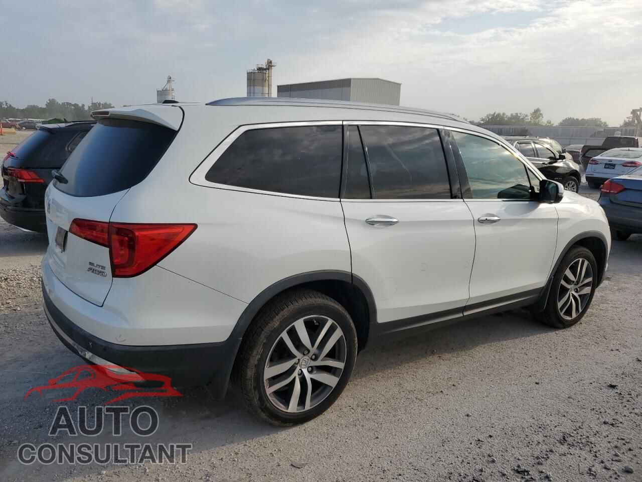 HONDA PILOT 2017 - 5FNYF6H09HB098015