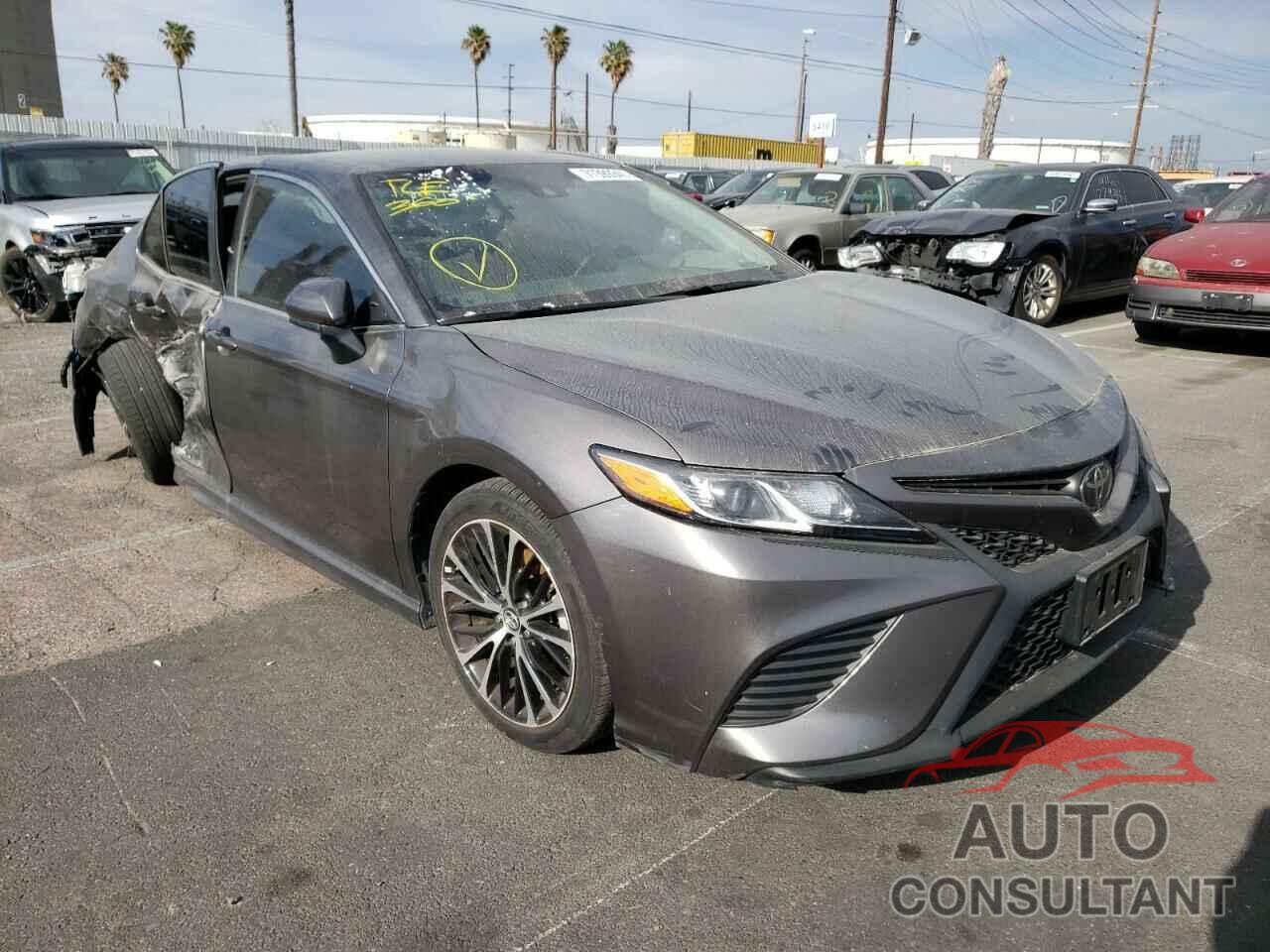 TOYOTA CAMRY 2018 - 4T1B11HK0JU021535