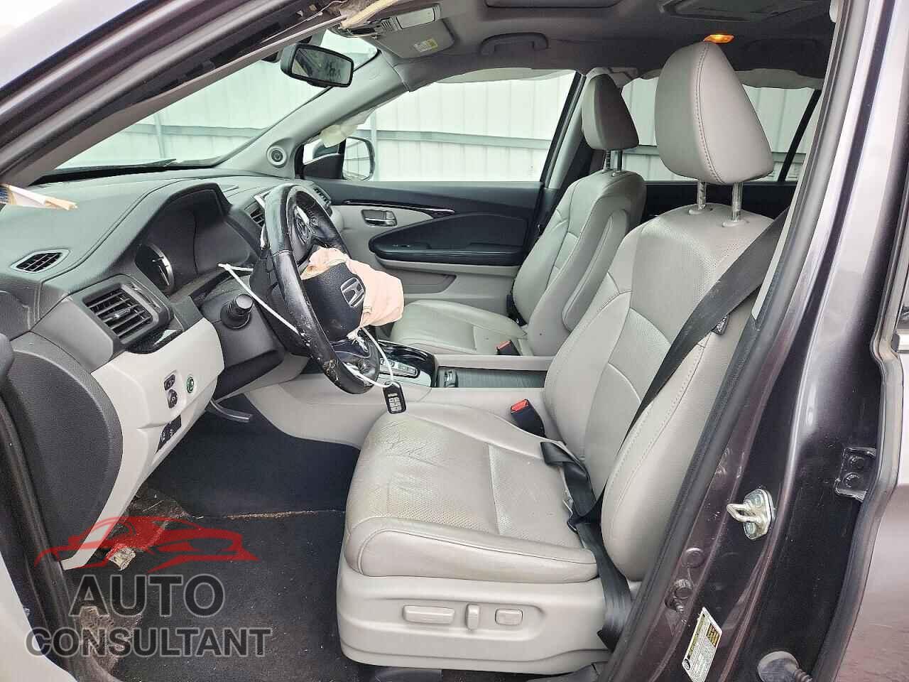 HONDA PILOT 2017 - 5FNYF6H00HB081717