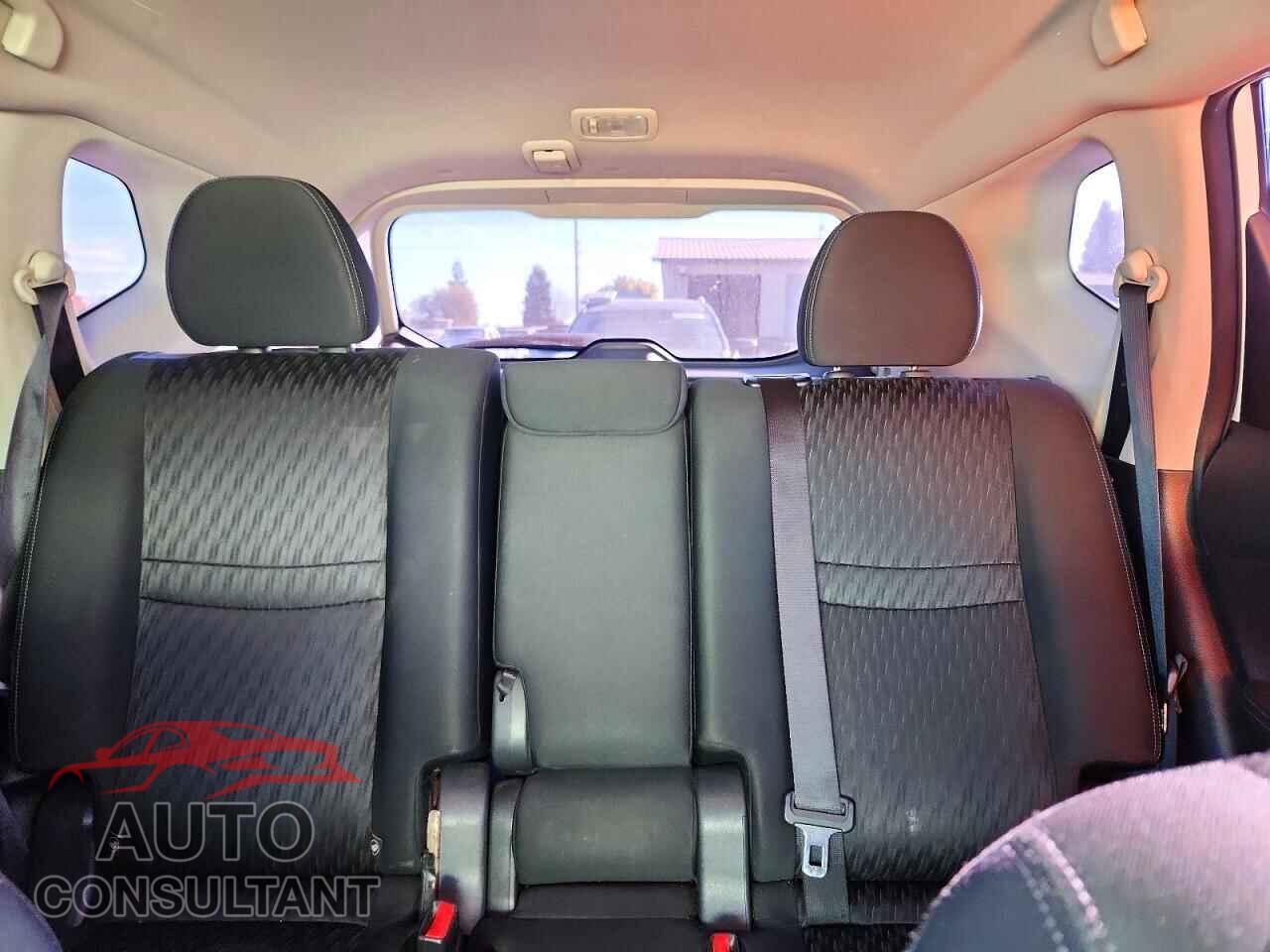 NISSAN ROGUE 2017 - KNMAT2MT3HP569178