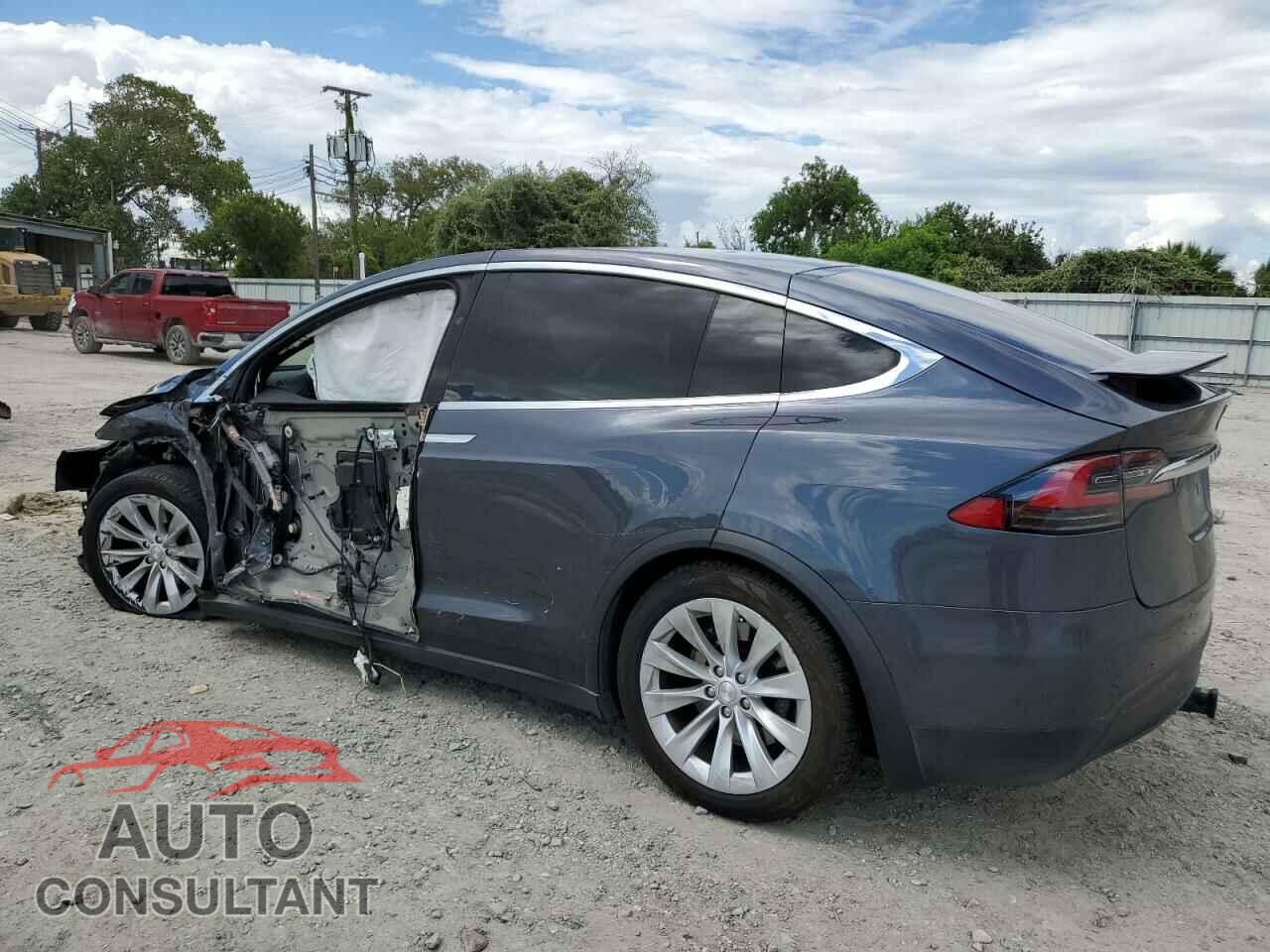 TESLA MODEL X 2017 - 5YJXCBE21HF049555