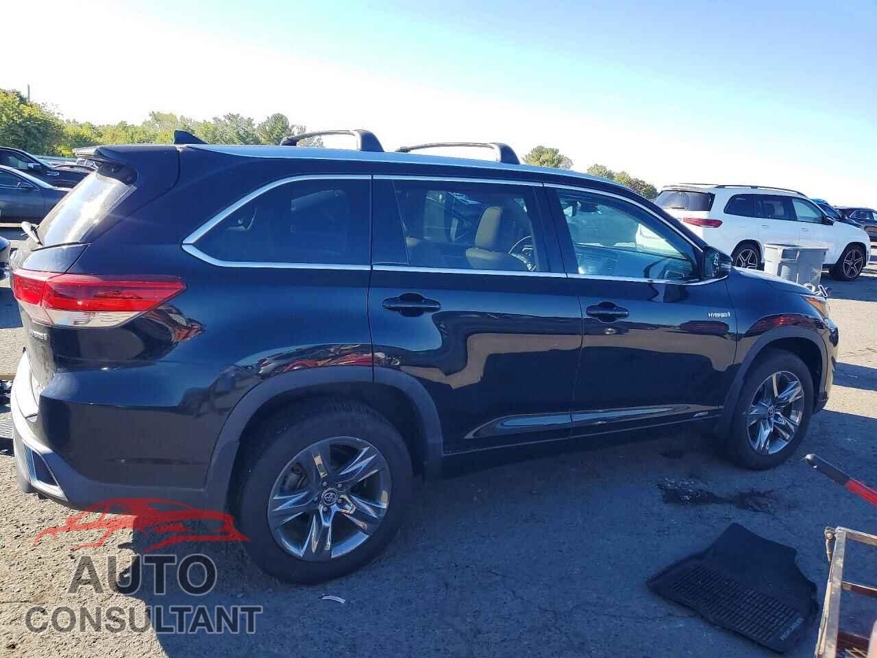 TOYOTA HIGHLANDER 2018 - 5TDDGRFH6JS045005