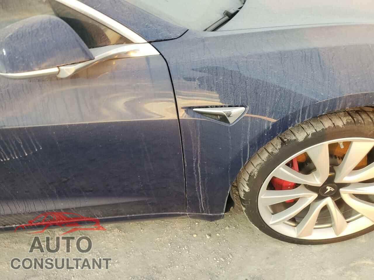 TESLA MODEL 3 2018 - 5YJ3E1EBXJF055721