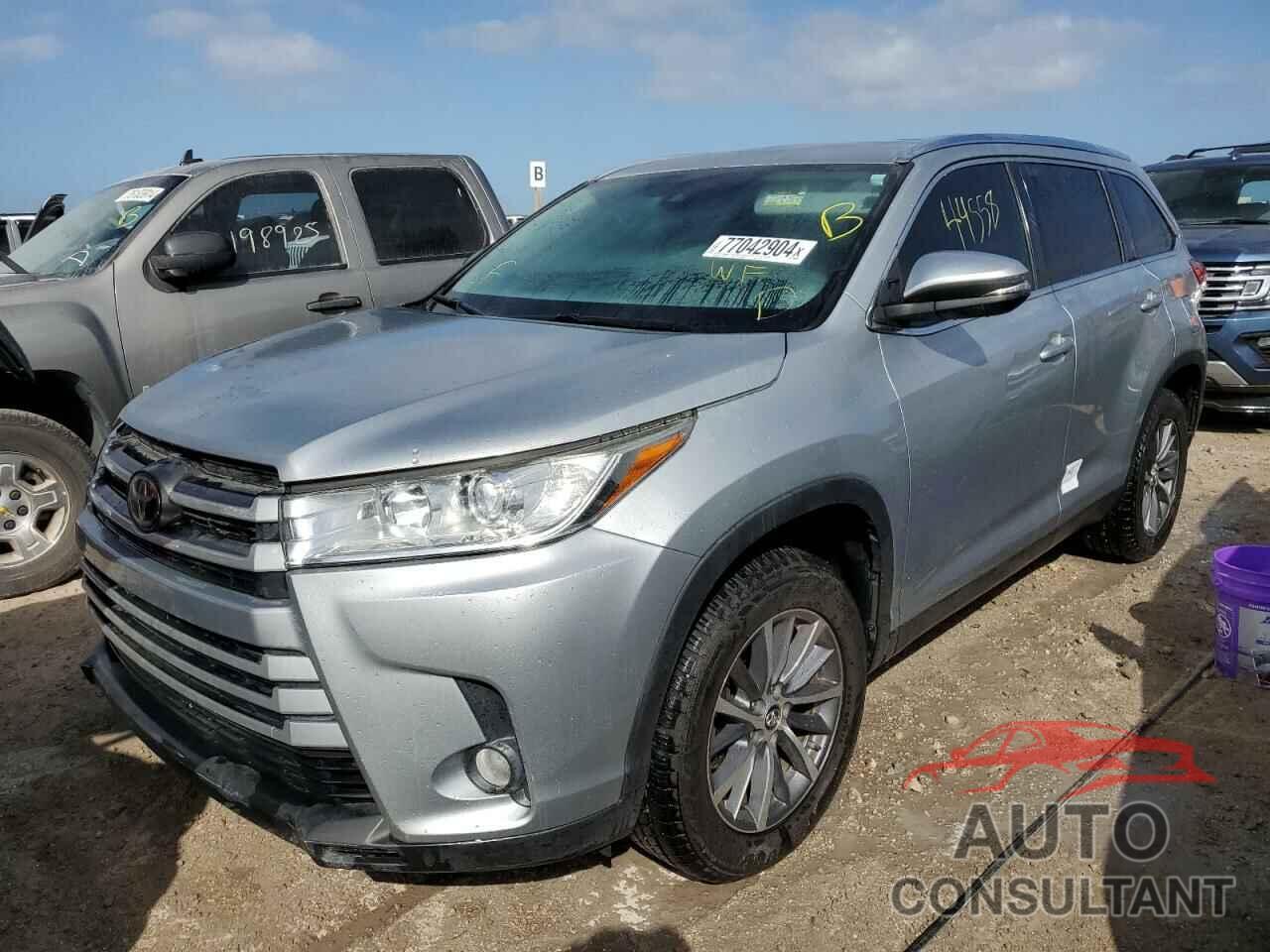 TOYOTA HIGHLANDER 2019 - 5TDKZRFH3KS565598