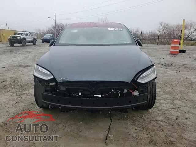 TESLA MODEL X 2017 - 5YJXCAE21HF058220