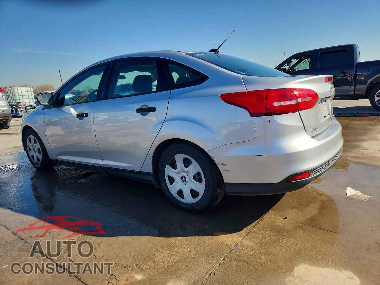 FORD FOCUS 2015 - 1FADP3E28FL374507