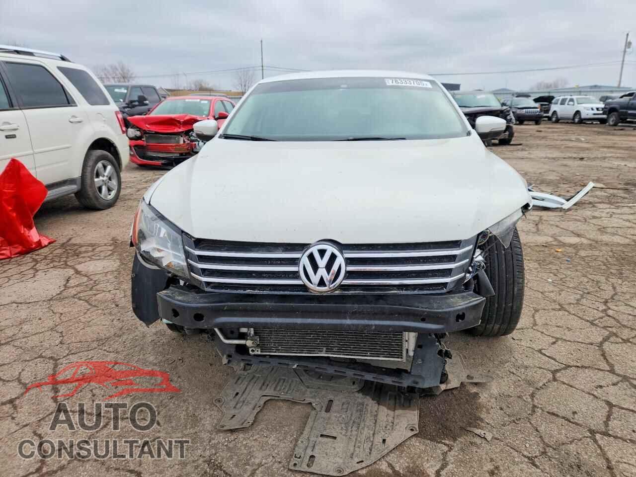 VOLKSWAGEN PASSAT 2015 - 1VWAT7A33FC080279