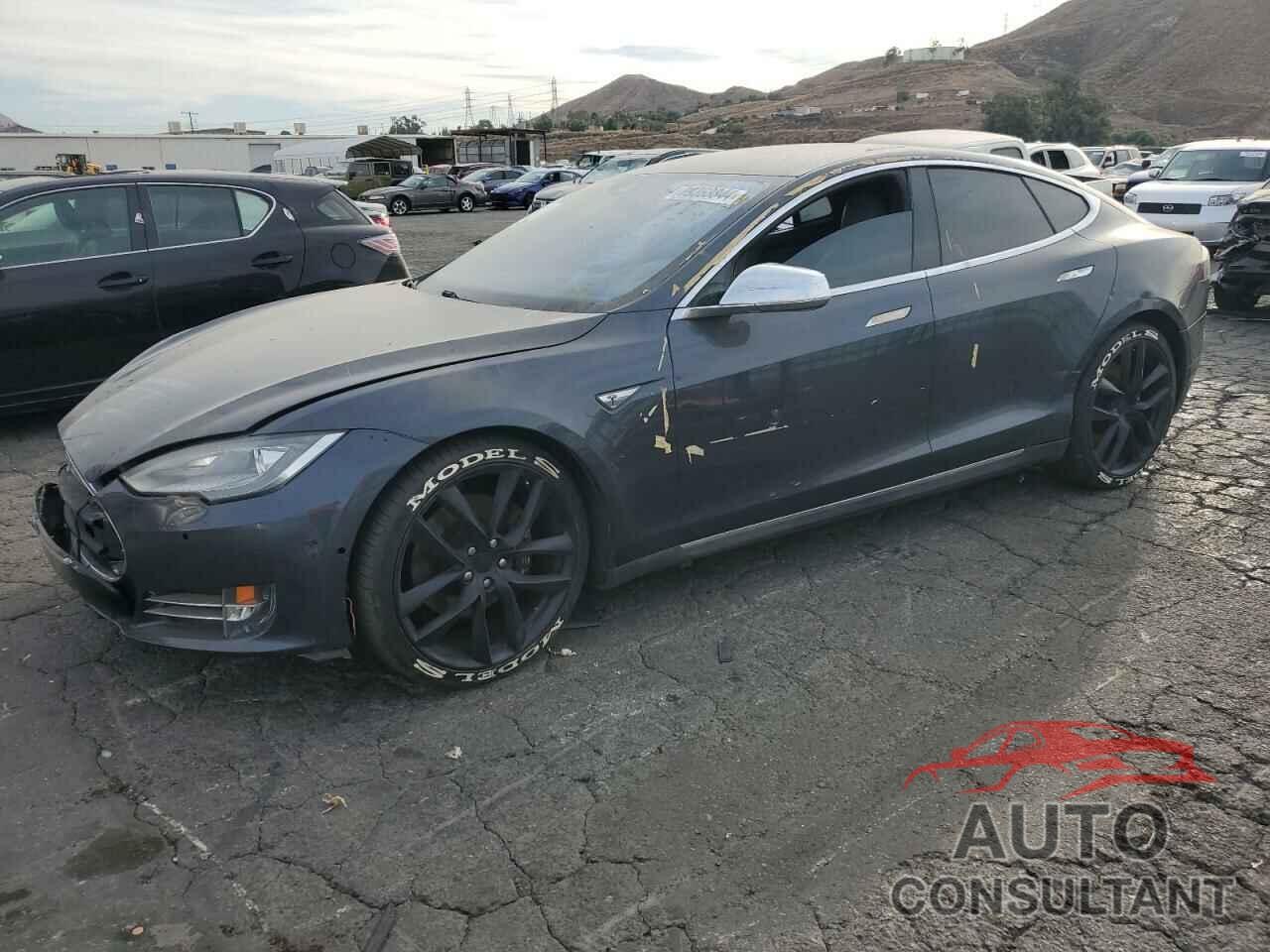 TESLA MODEL S 2015 - 5YJSA1E18FF107160