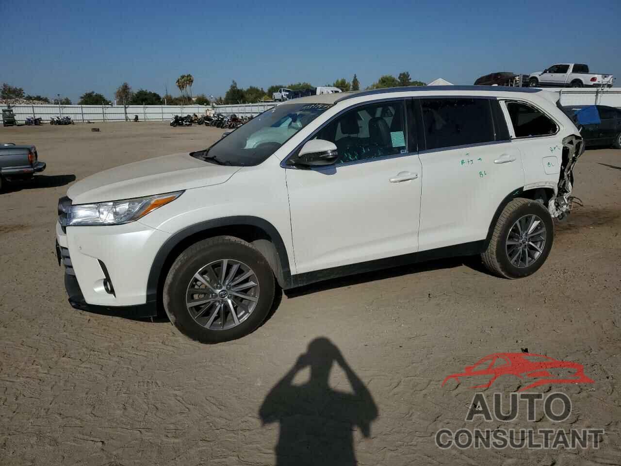 TOYOTA HIGHLANDER 2019 - 5TDKZRFH2KS559386