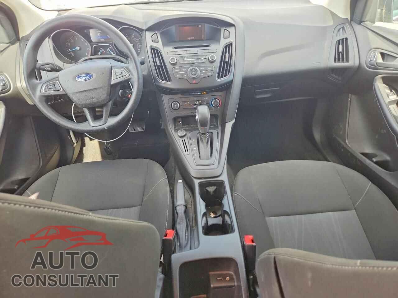 FORD FOCUS 2015 - 1FADP3E23FL322072