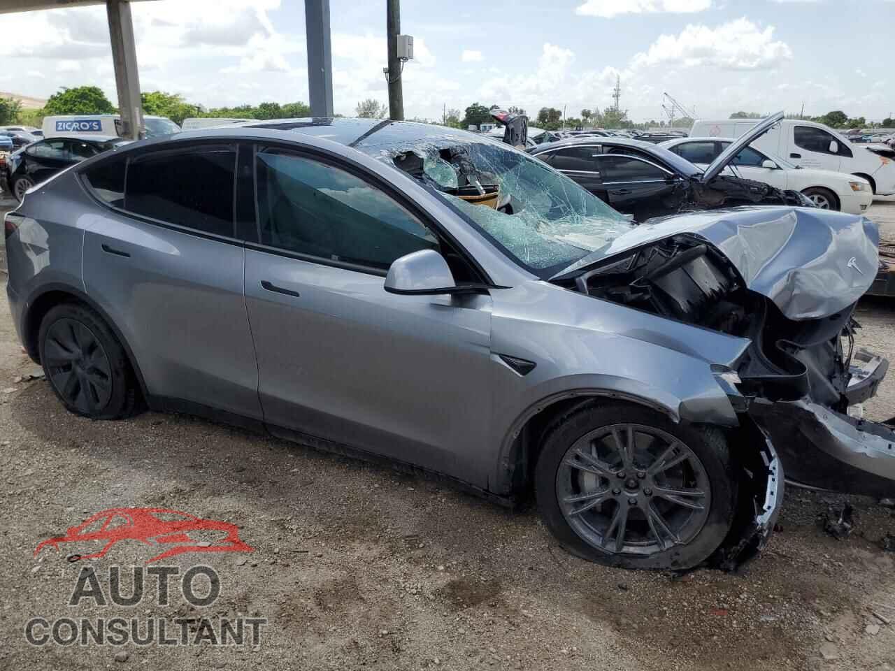 TESLA MODEL Y 2025 - 7SAYGDEE7SA348733