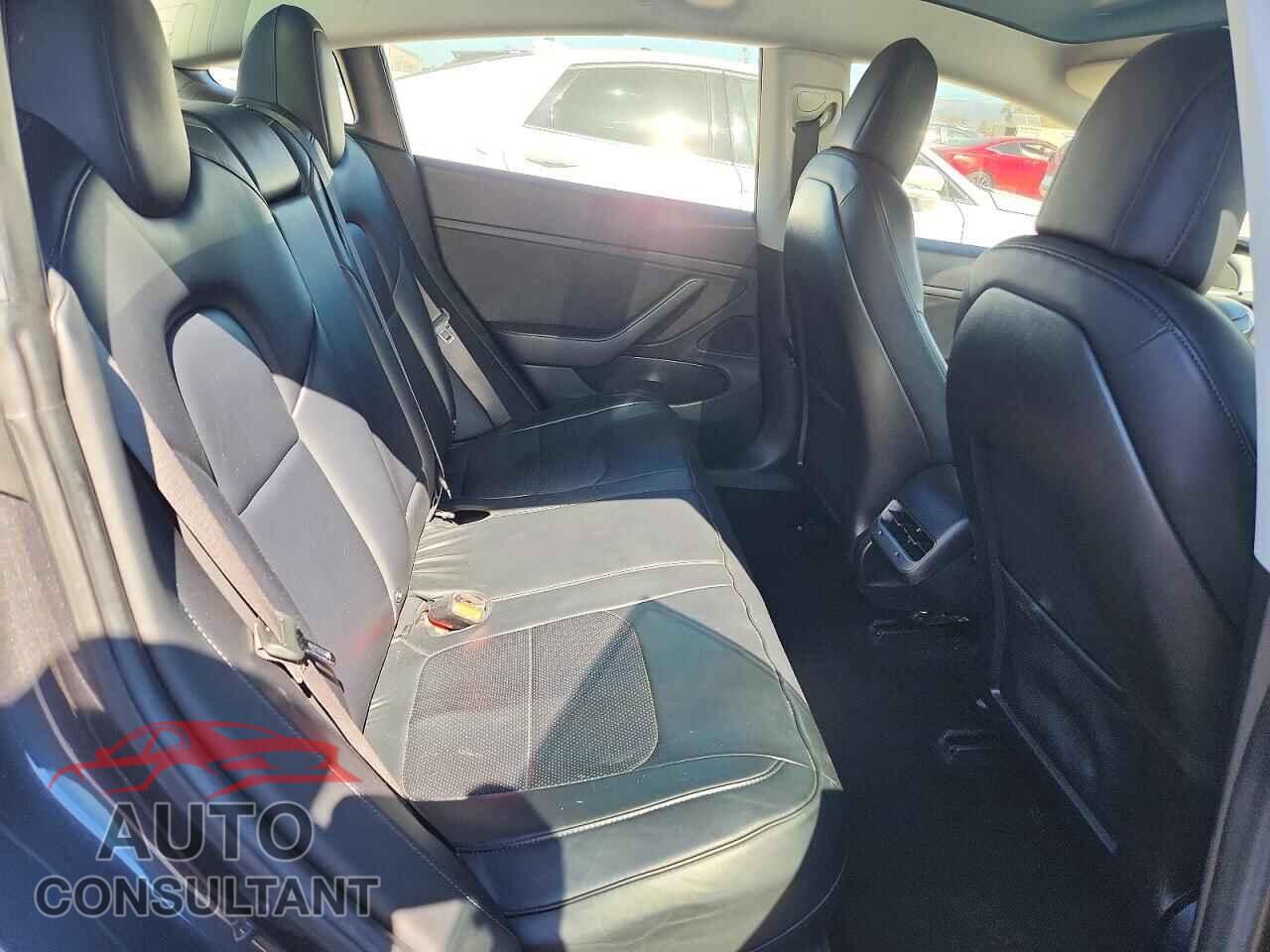 TESLA MODEL 3 2018 - 5YJ3E1EA7JF048300