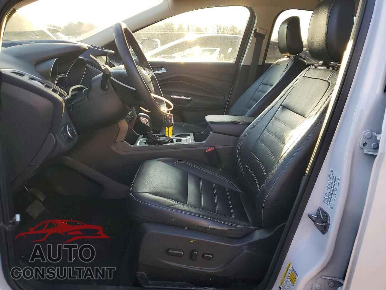 FORD ESCAPE 2018 - 1FMCU0HD1JUC09407