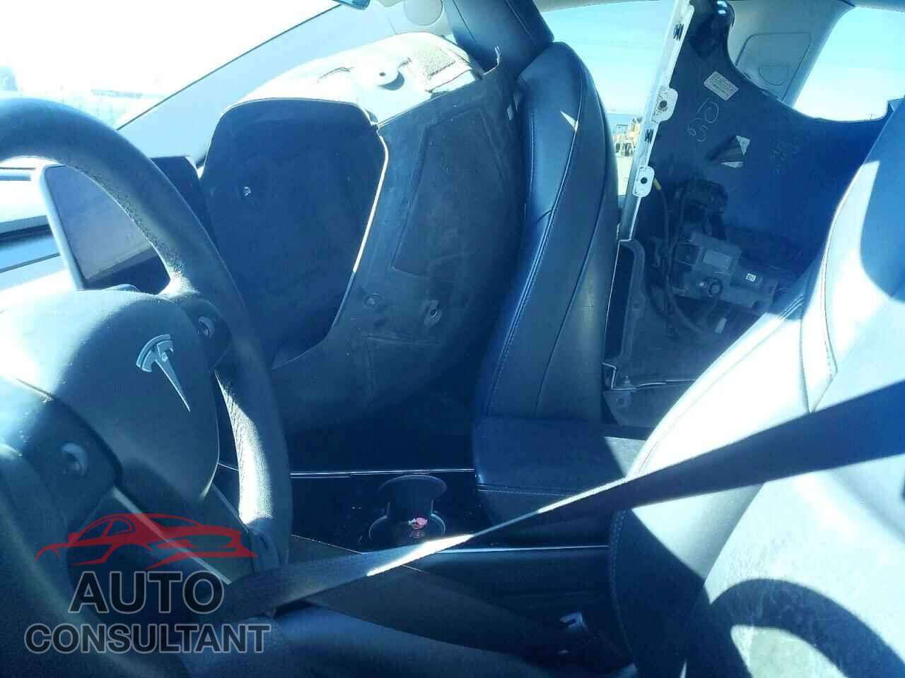 TESLA MODEL Y 2021 - 5YJYGDEEXMF090551