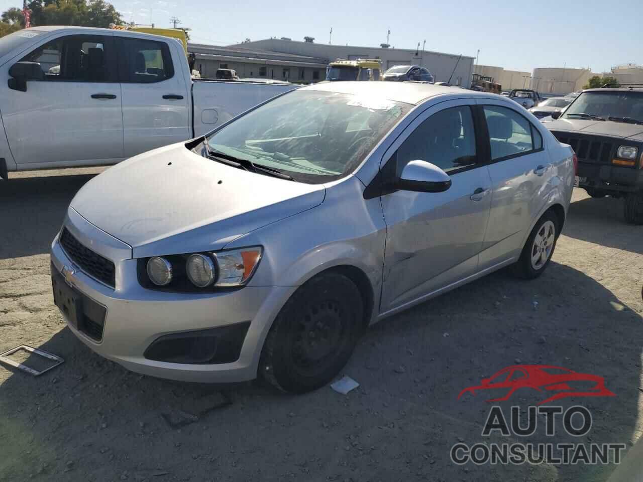 CHEVROLET SONIC 2015 - 1G1JA5SG1F4133739