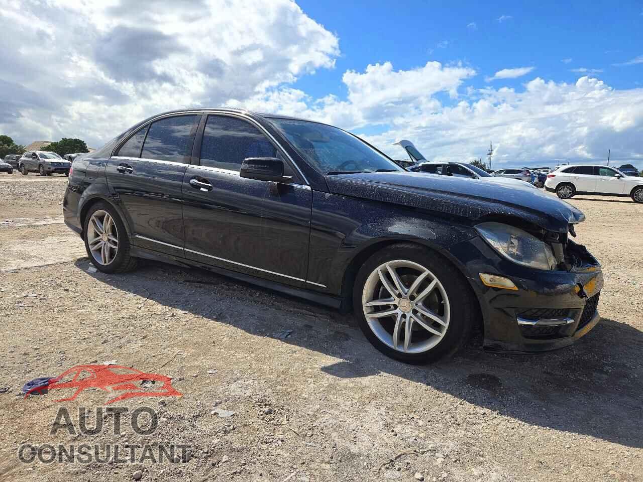 MERCEDES-BENZ C-CLASS 2013 - WDDGF4HB2DR271112
