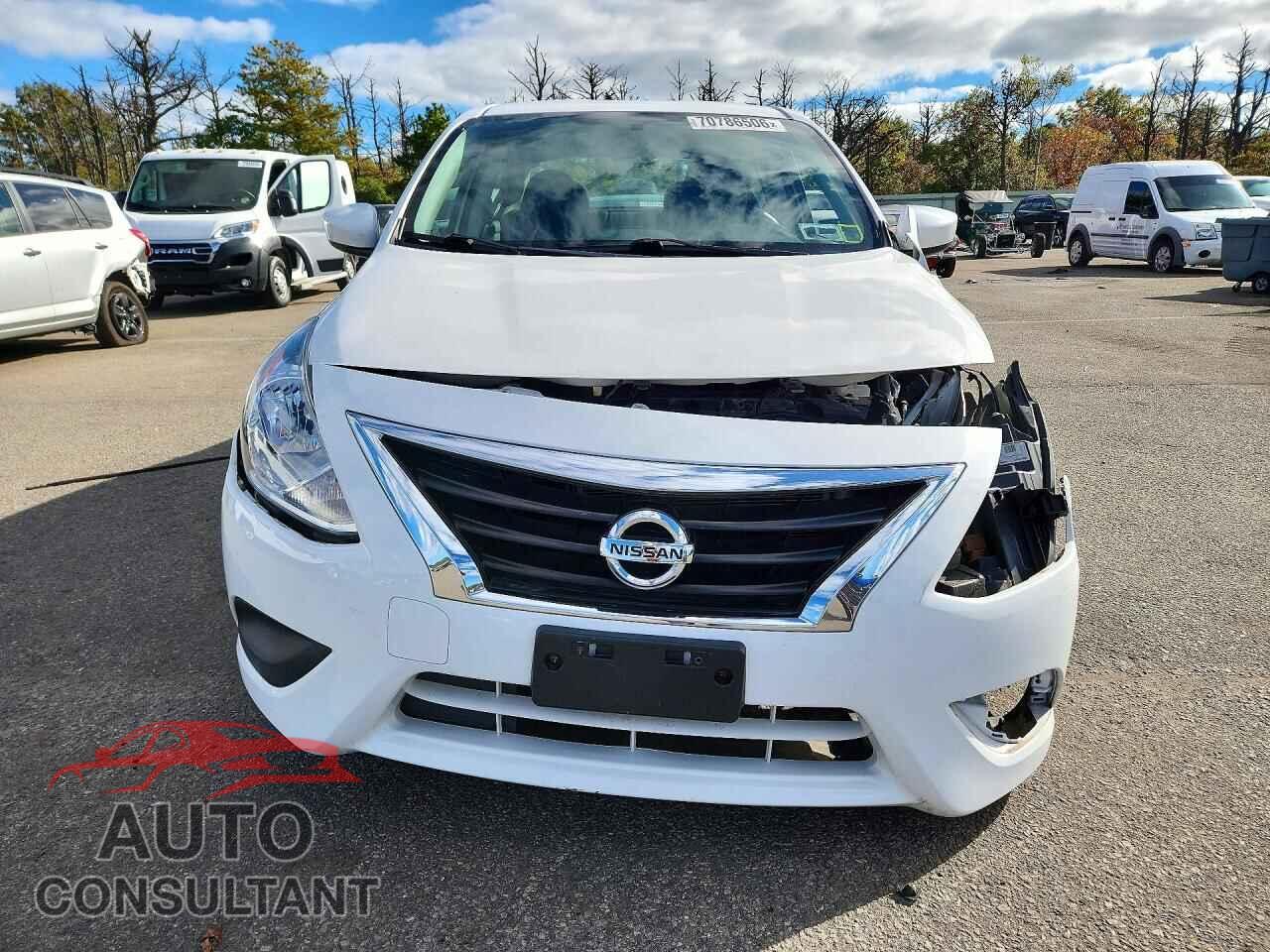 NISSAN VERSA 2019 - 3N1CN7AP3KL875813
