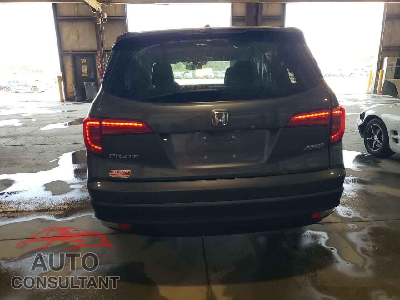 HONDA PILOT 2017 - 5FNYF6H66HB027598