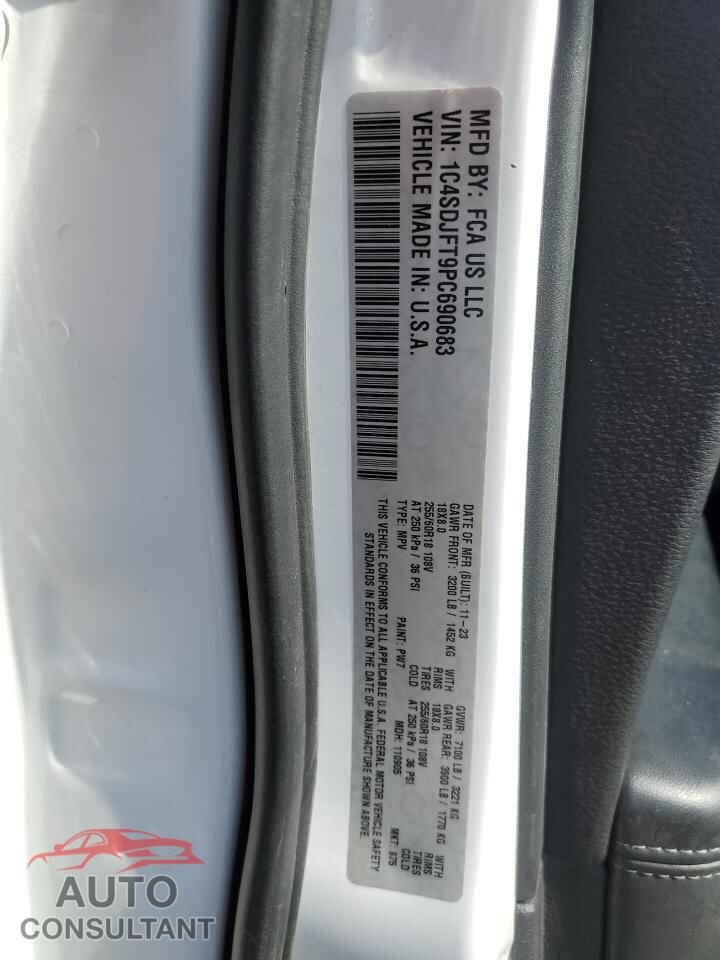 DODGE DURANGO 2023 - 1C4SDJFT9PC690683