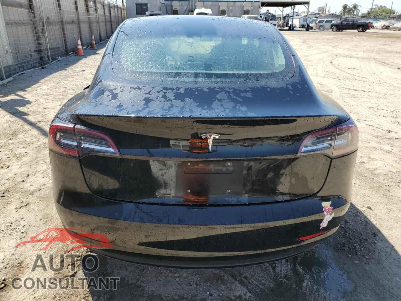 TESLA MODEL 3 2018 - 5YJ3E1EA4JF157233