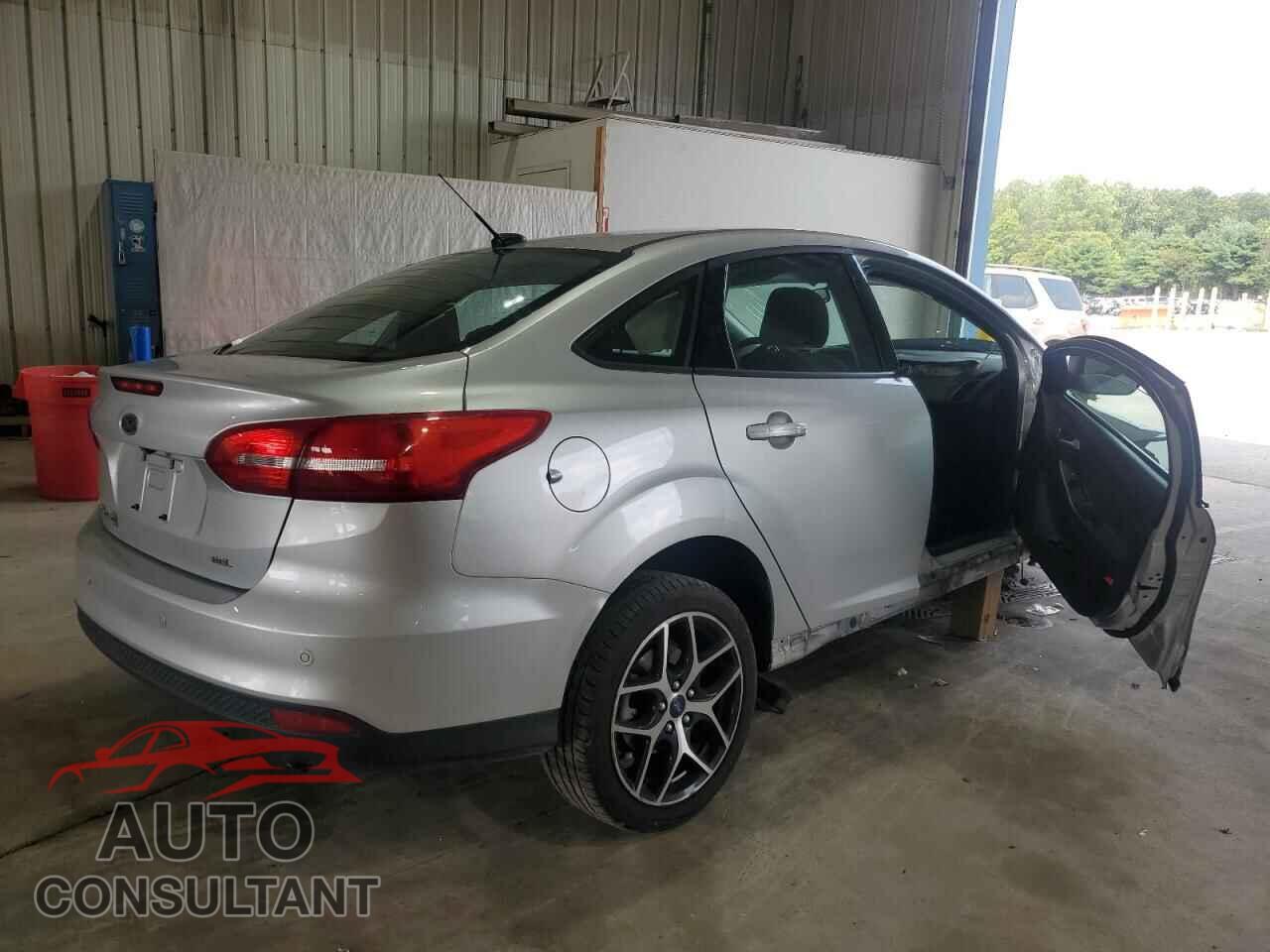 FORD FOCUS 2017 - 1FADP3H20HL330614