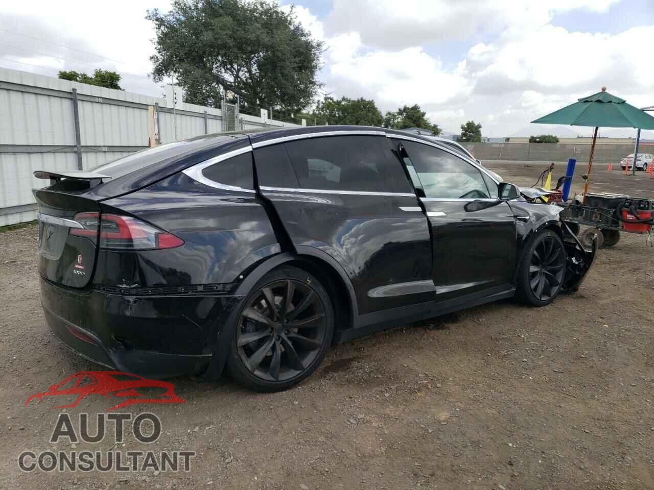 TESLA MODEL X 2018 - 5YJXCBE21JF136815