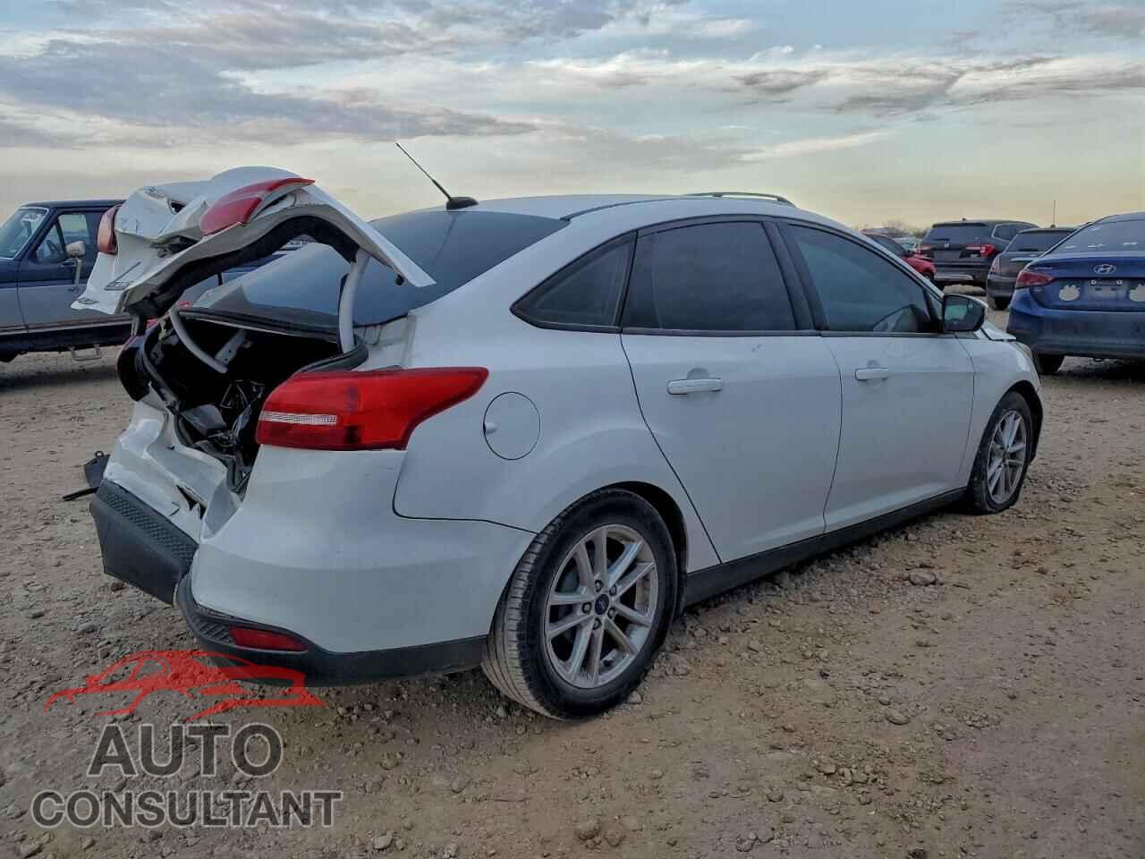 FORD FOCUS 2017 - 1FADP3F26HL328742